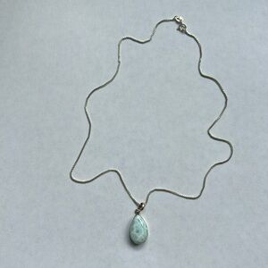 Blue-and-white stone pendant necklace